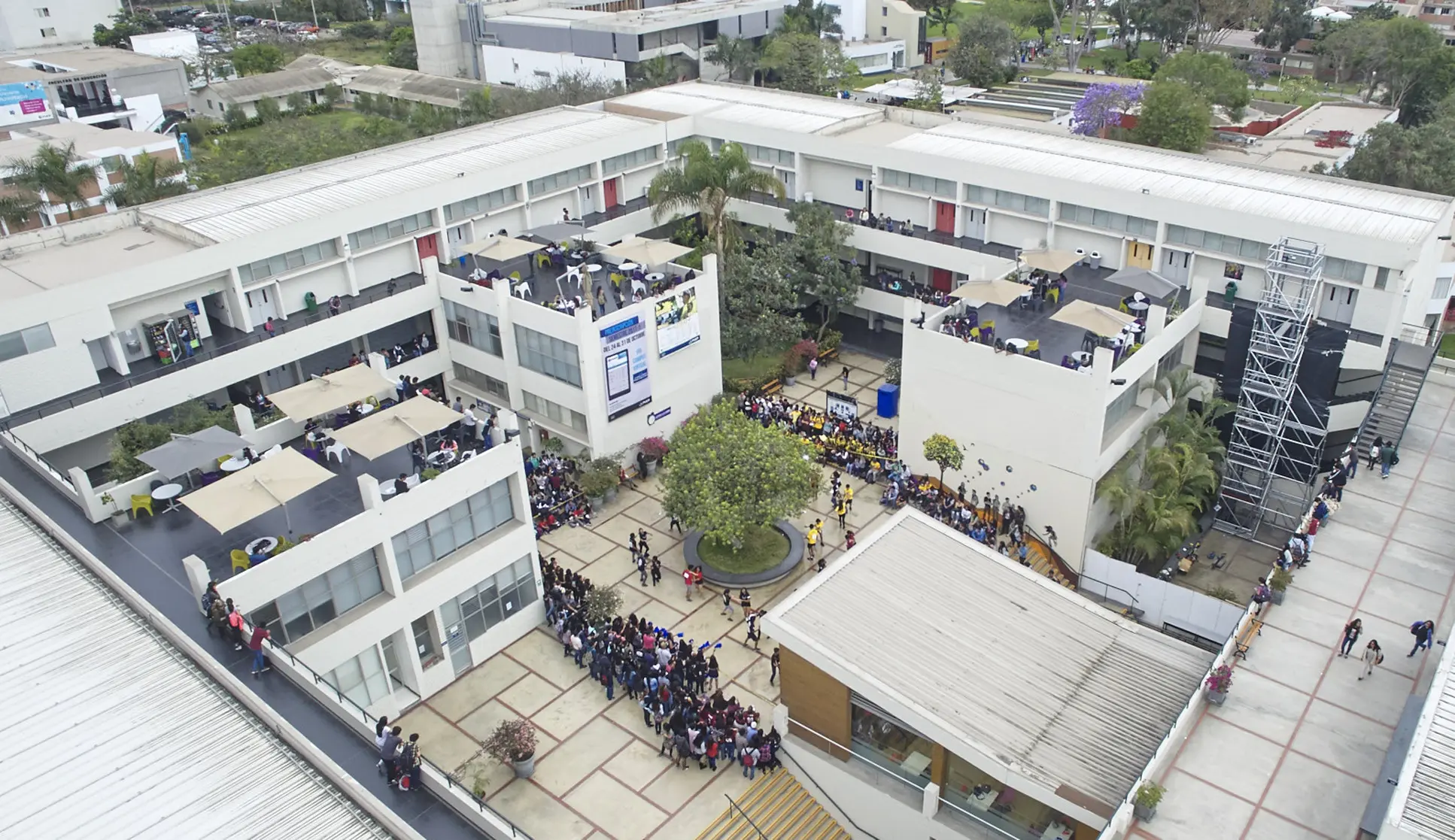 auditorio de estudios generales letras campus pucp - Cuántas facultades tiene la PUCP