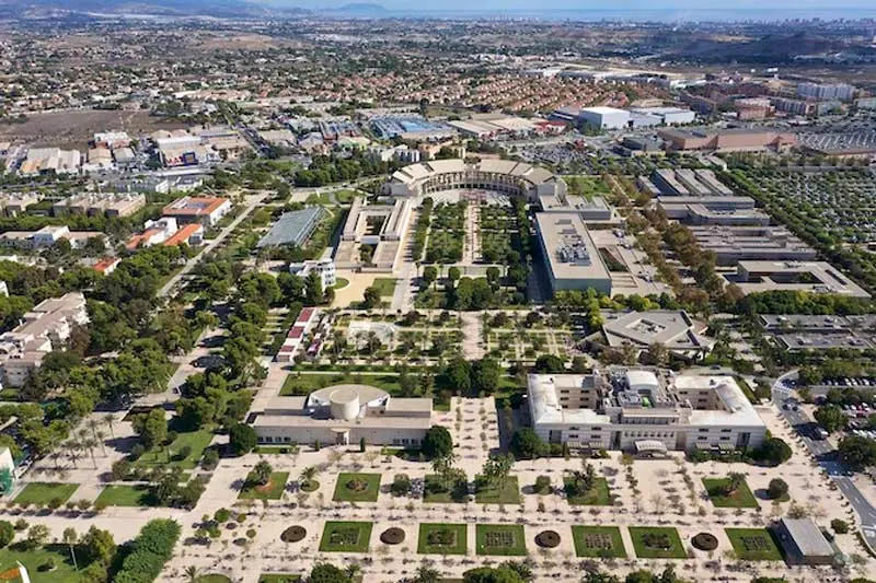 arquitrcto del campus de alicante - Cuántos años son la carrera de arquitectura