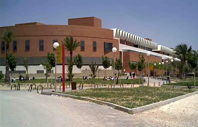 edificio altabix umh - campus de elche - Qué carreras hay en la UMH Elche