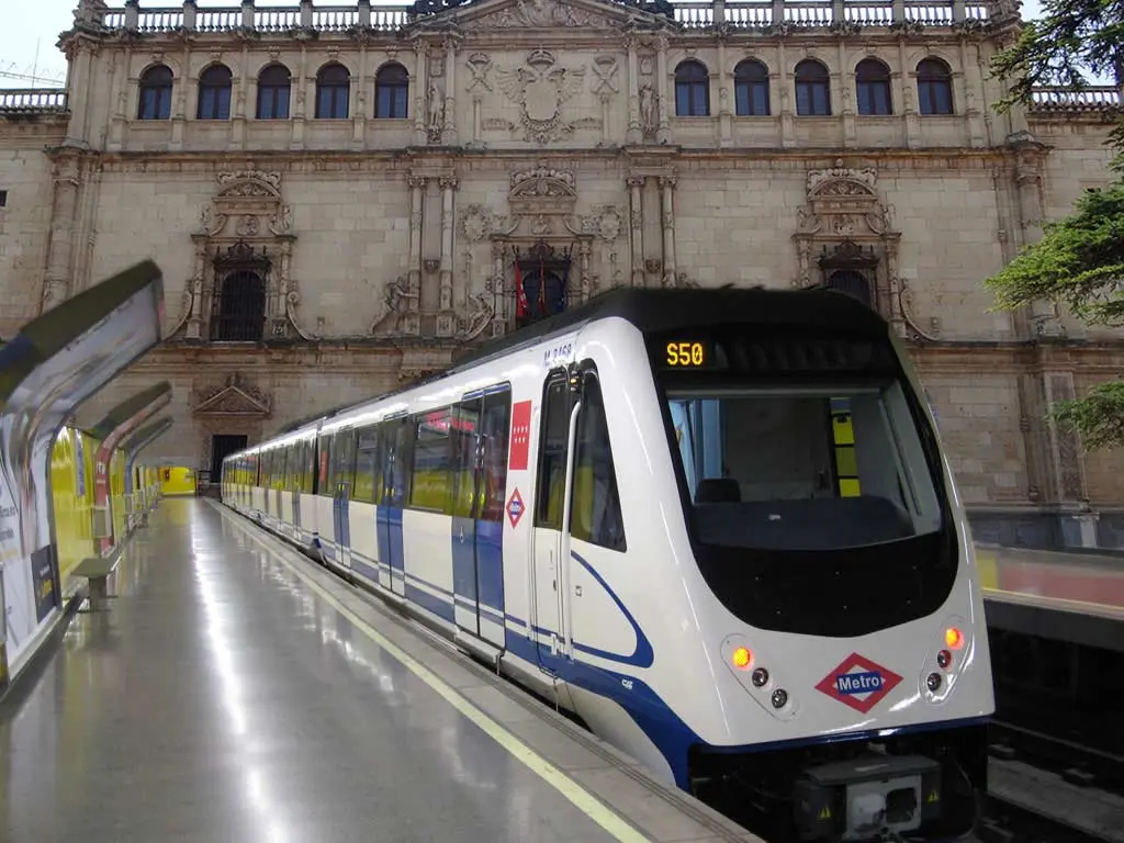 campus alcala de henares metro - Qué metro está cerca del Colegio Madrid