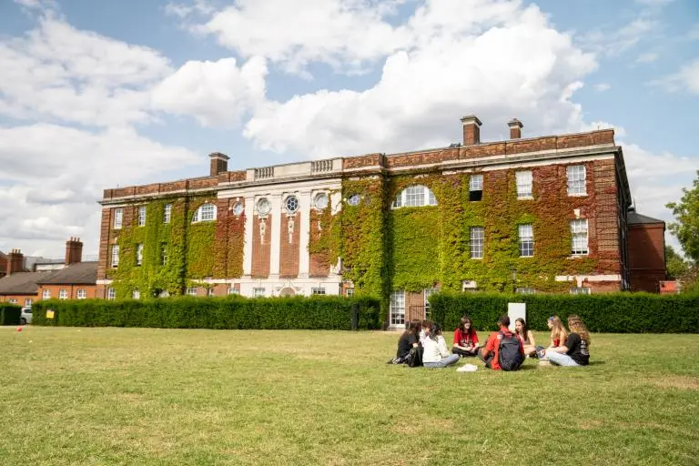 campus de dia en londres - Qué ropa llevar a Londres en marzo